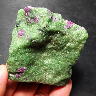 pierre naturelle de rubis fuchsite