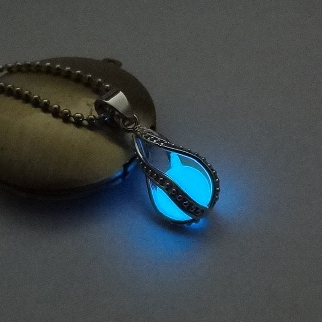 Collier avec pendentif en pierre lumineuse Antique perles scintillantes dans les ténèbres