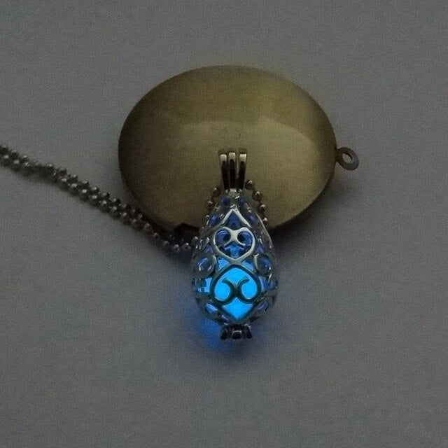 Collier avec pendentif en pierre lumineuse Antique perles scintillantes dans les ténèbres