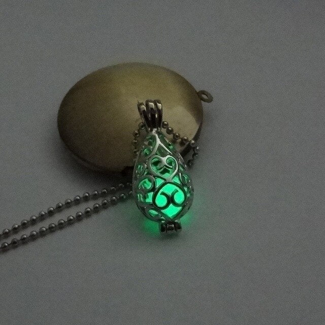 Collier avec pendentif en pierre lumineuse Antique perles scintillantes dans les ténèbres
