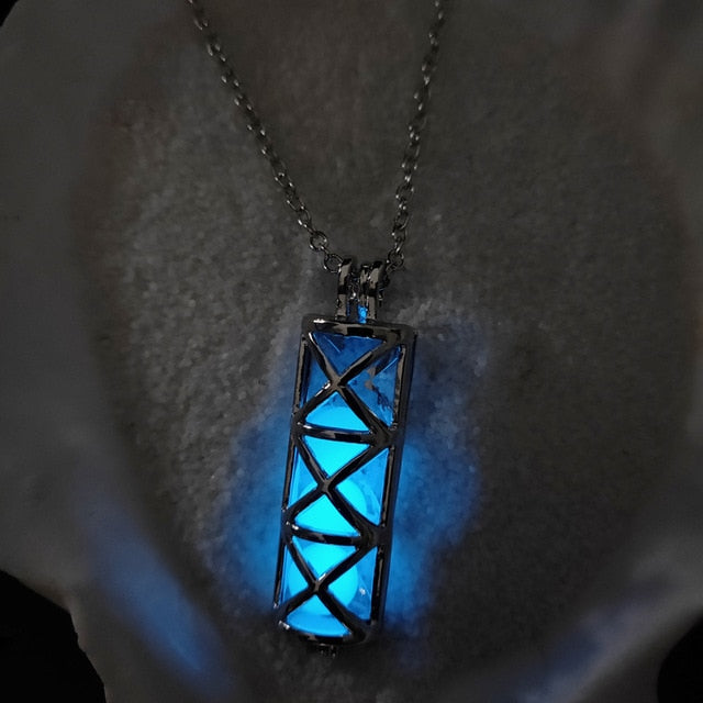 Collier avec pendentif en pierre lumineuse Antique perles scintillantes dans les ténèbres