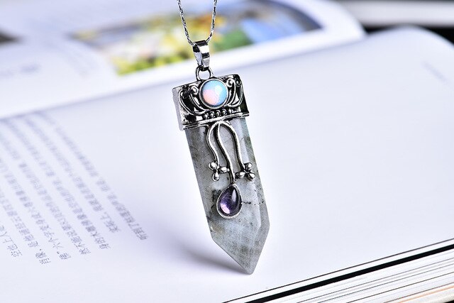 Pendentif en pierre naturelle spécial