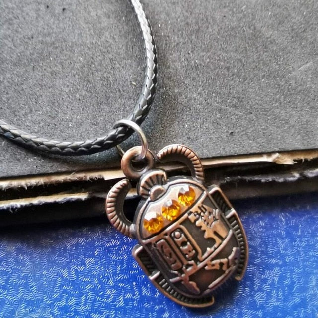 Collier égyptien avec pendentif scarabée