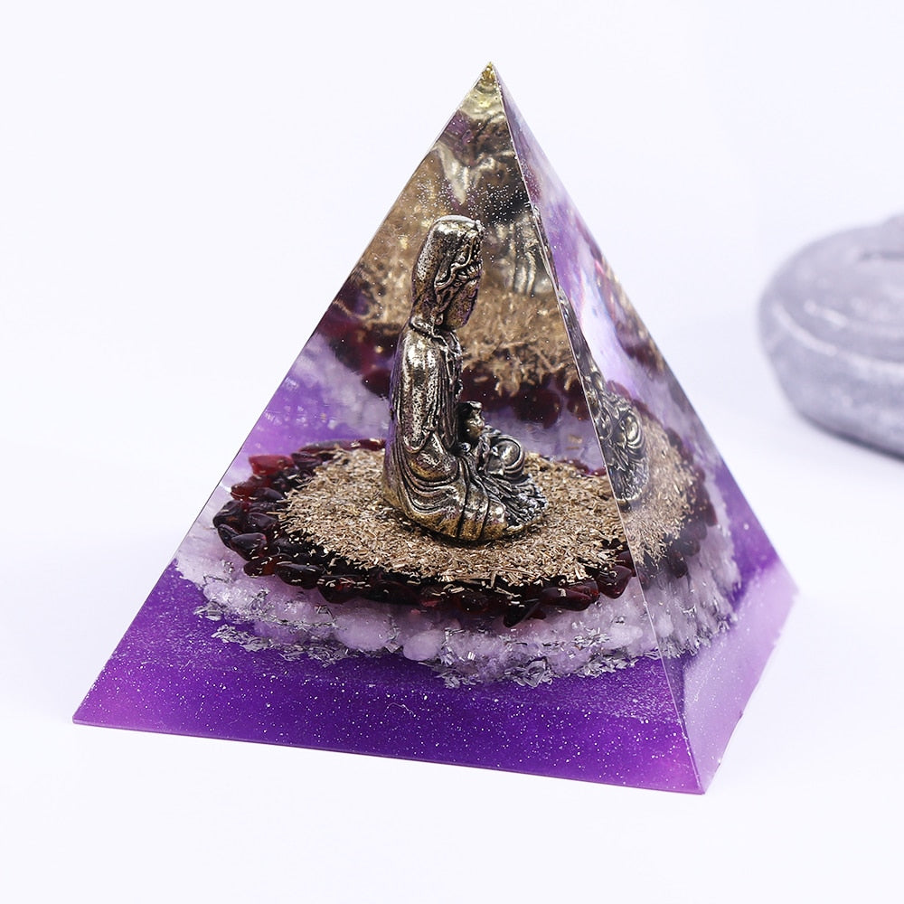 Orgonite bouddha pyramide grenat, cristal blanc naturel, générateur d'énergie