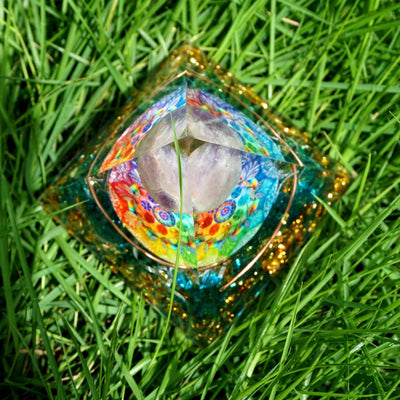 Pyramide de cristal améthyste fait à la main, sphère d'orgone en cuivre