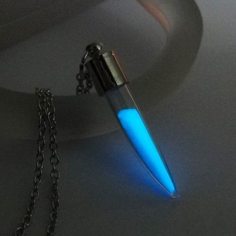 Collier pendentif en verre foncé bijou sablier chaîne classique pierre lumineuse