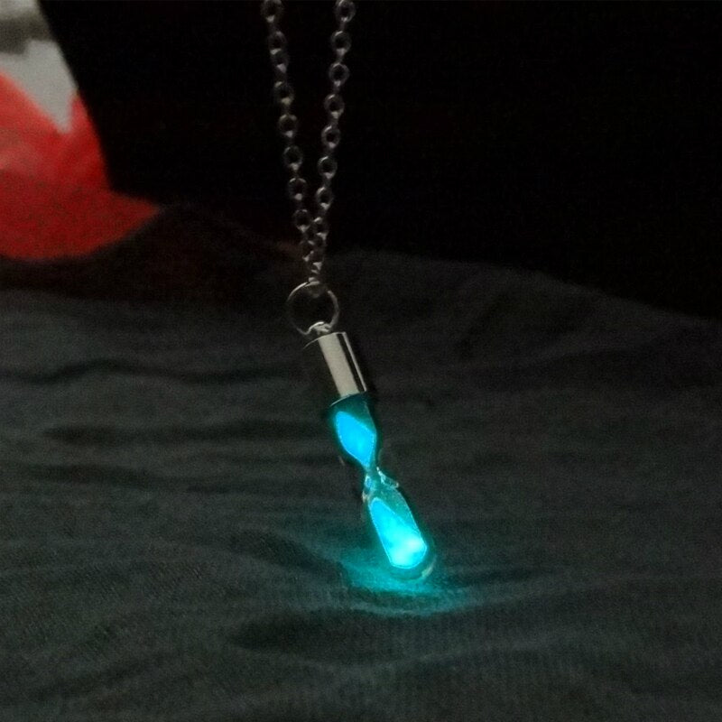 Collier pendentif en verre foncé bijou sablier chaîne classique pierre lumineuse