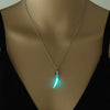 Collier pendentif en verre foncé bijou sablier chaîne classique pierre lumineuse