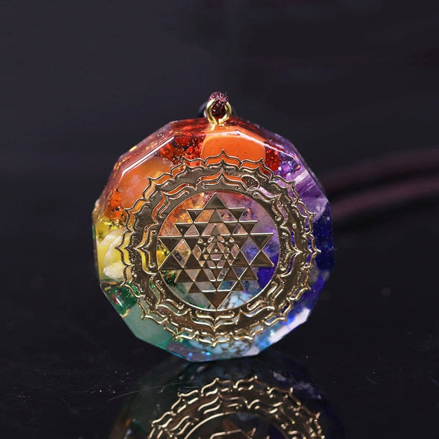 Pendentif Orgonite collier Sri Yantra géométrie sacrée