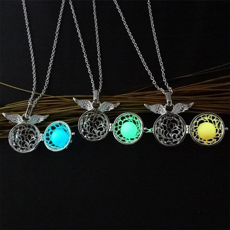 Collier lumineux en ailes d'ange pendentif en boule creuse
