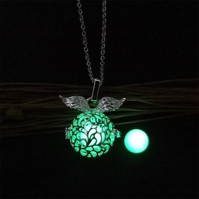 Collier lumineux en ailes d'ange pendentif en boule creuse
