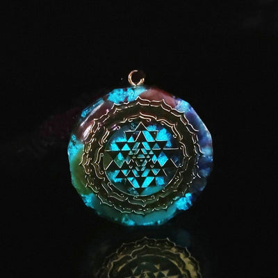 Pendentif Orgonite collier Sri Yantra géométrie sacrée