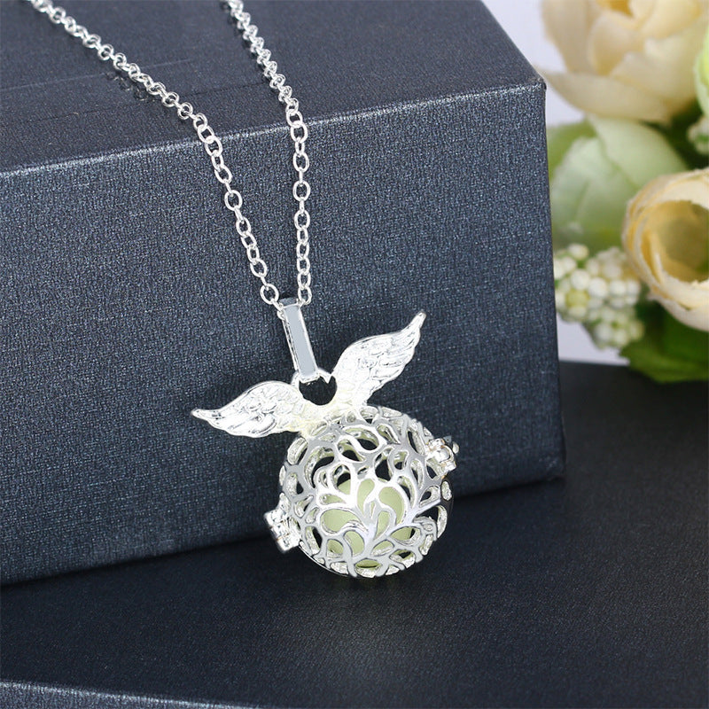 Collier lumineux en ailes d'ange pendentif en boule creuse