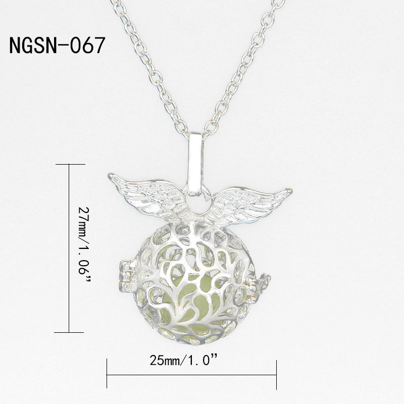 Collier lumineux en ailes d'ange pendentif en boule creuse