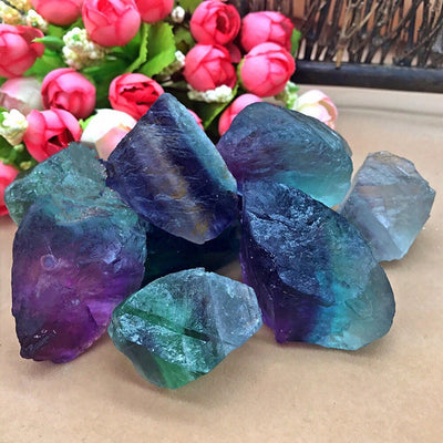 Piedra cruda en piedras curativas naturales de cuarzo fluorita arco iris